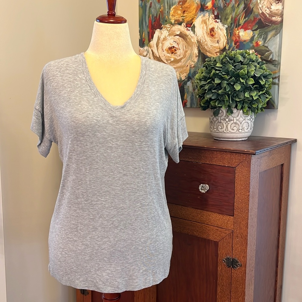 Cabi 5062 Double V Tee short sleeve Heathers Gray